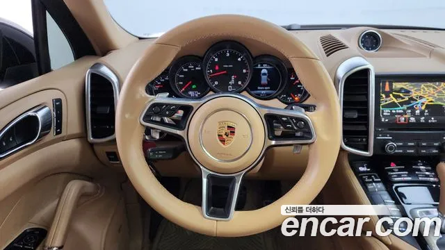 Porsche Cayenne 2017 — фото 12