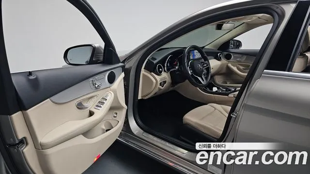 Mercedes-Benz C-Class 2020 — фото 12