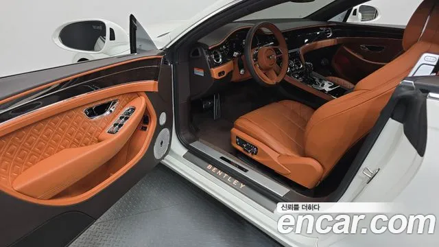 Bentley Continental 2022 — фото 10