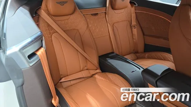 Bentley Continental 2022 — фото 12