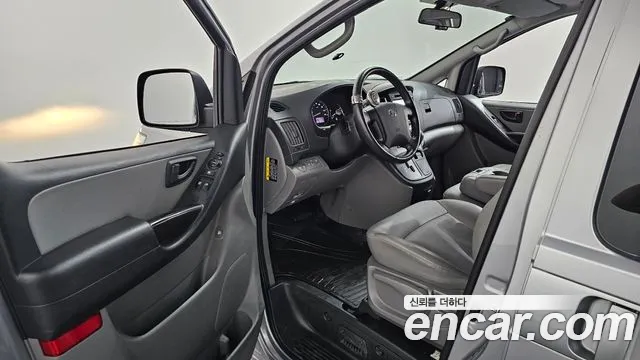 Hyundai Starex 2018 — фото 10