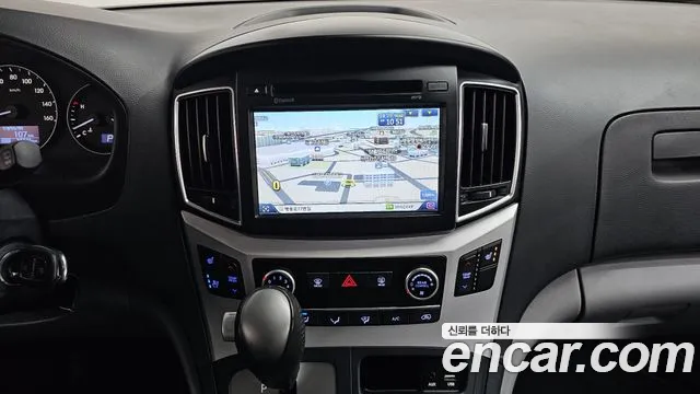 Hyundai Starex 2018 — фото 12