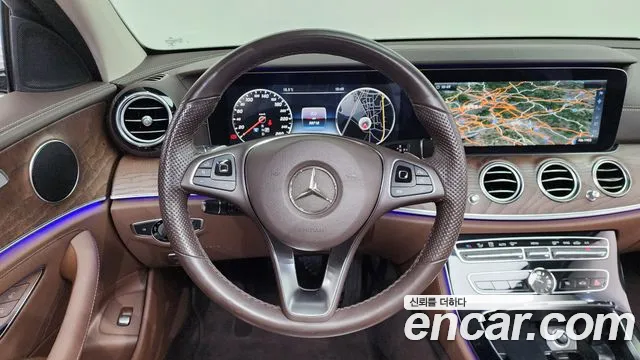Mercedes-Benz E-Class 2017 — фото 13