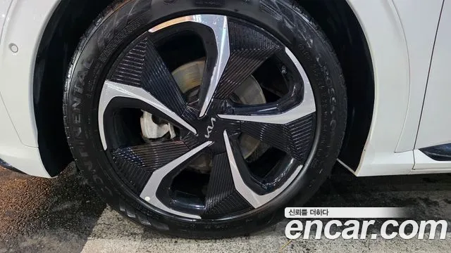 Kia EV6 2022 — фото 18