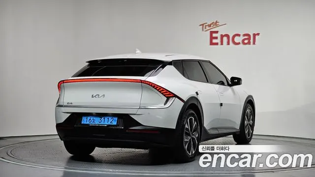 Kia EV6 2022 — фото 2