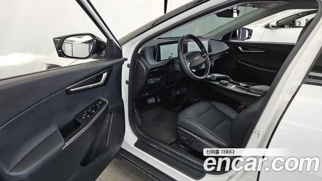 Kia EV6 2022 — фото 10