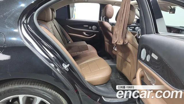 Mercedes-Benz E-Class 2019 — фото 12