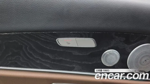 Mercedes-Benz E-Class 2019 — фото 19