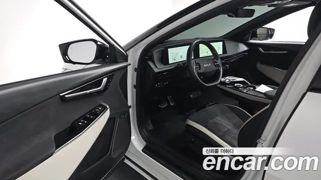 Kia EV6 2022 — фото 12