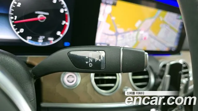 Mercedes-Benz E-Class 2020 — фото 12