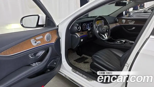 Mercedes-Benz E-Class 2020 — фото 13