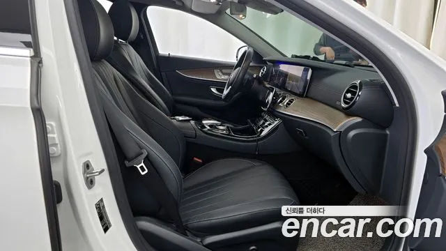Mercedes-Benz E-Class 2020 — фото 17