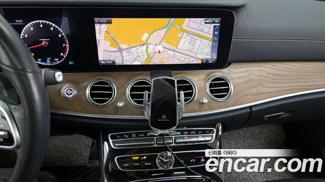 Mercedes-Benz E-Class 2020 — фото 20