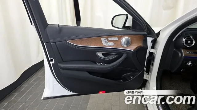 Mercedes-Benz E-Class 2020 — фото 14