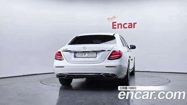 Mercedes-Benz E-Class 2017 — фото 4