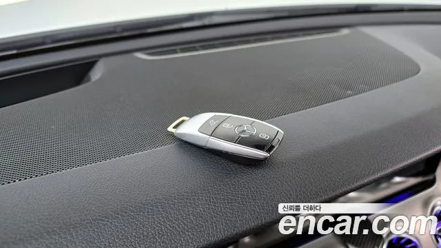 Mercedes-Benz E-Class 2017 — фото 15