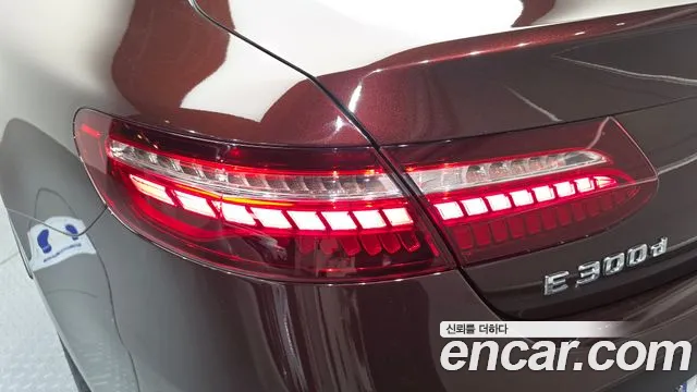 Mercedes-Benz E-Class 2023 — фото 9