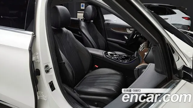 Mercedes-Benz E-Class 2018 — фото 12