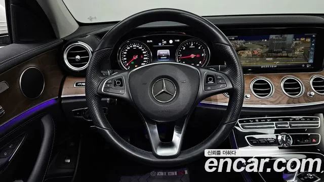 Mercedes-Benz E-Class 2018 — фото 18