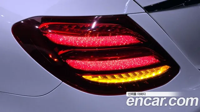 Mercedes-Benz E-Class 2018 — фото 8