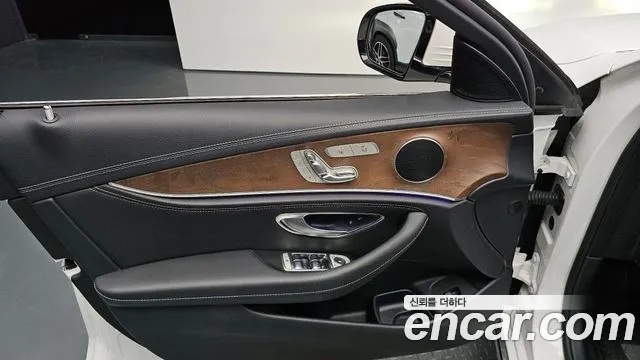 Mercedes-Benz E-Class 2018 — фото 13