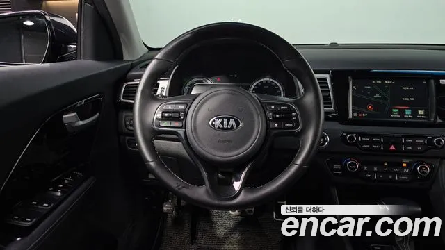 Kia Niro 2017 — фото 17