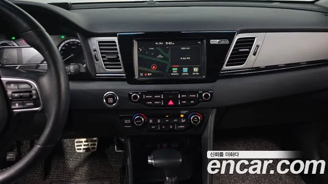 Kia Niro 2017 — фото 18