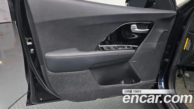 Kia Niro 2017 — фото 13