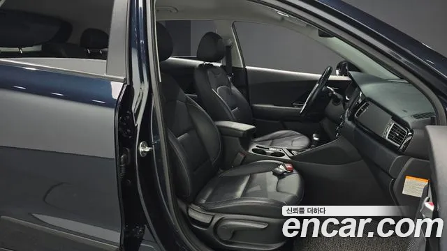 Kia Niro 2017 — фото 15
