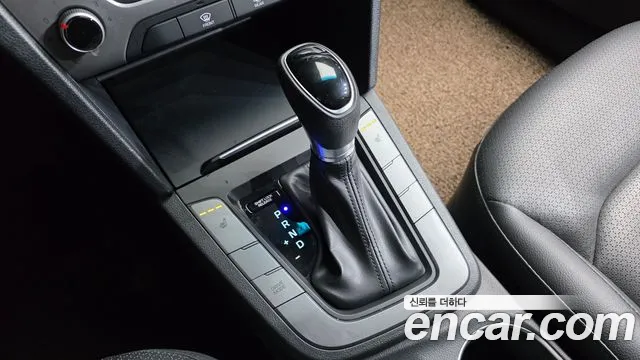 Hyundai AVANTE 2018 — фото 9