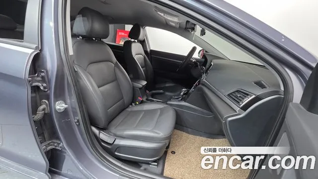 Hyundai AVANTE 2018 — фото 10