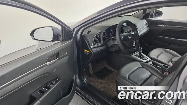 Hyundai AVANTE 2018 — фото 11