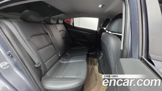 Hyundai AVANTE 2018 — фото 19