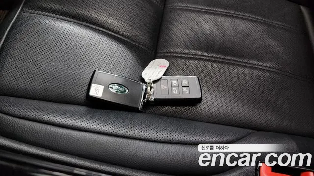 Land Rover Range Rover Evoque 2022 — фото 15