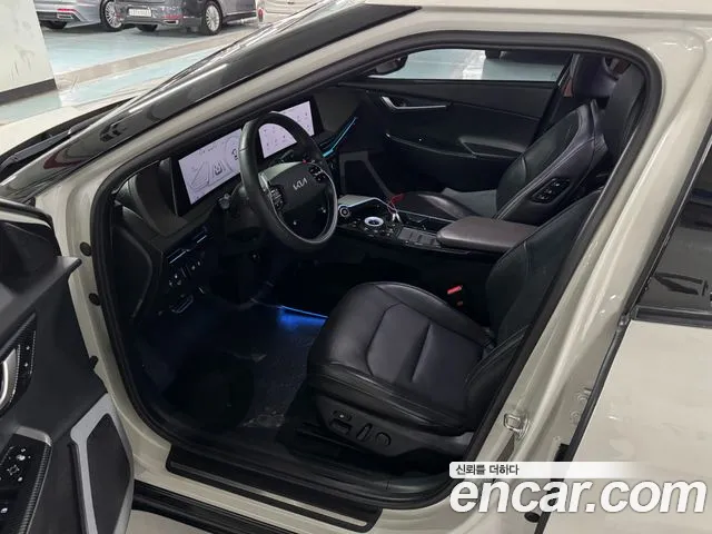Kia EV6 2022 — фото 14