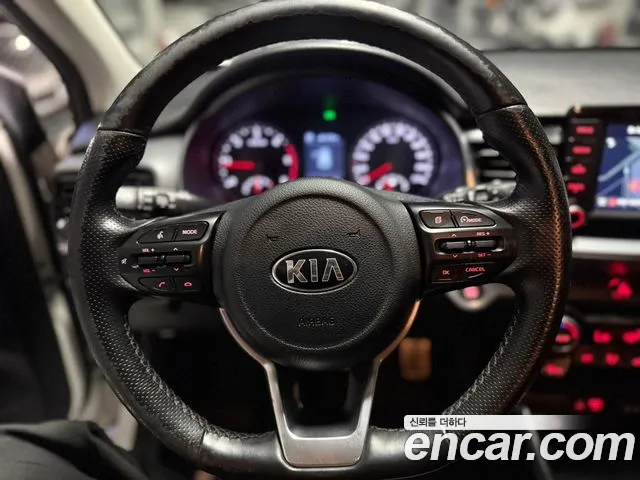 Kia Stonic 2018 — фото 10
