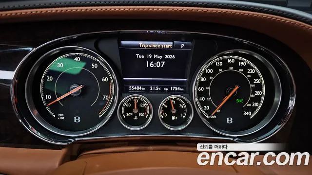 Bentley Flying Spur 2018 — фото 11