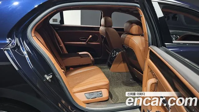 Bentley Flying Spur 2018 — фото 16