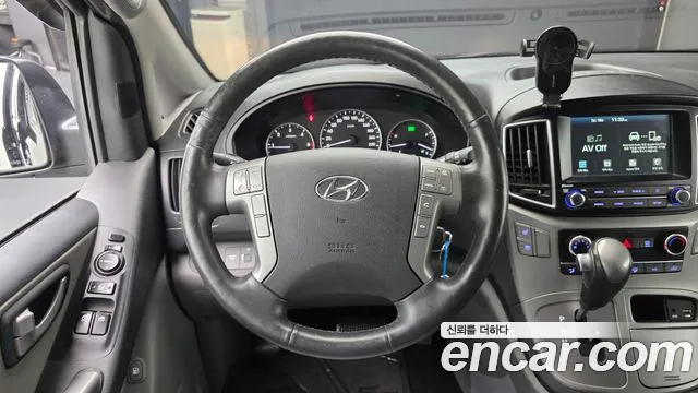 Hyundai Starex 2021 — фото 13