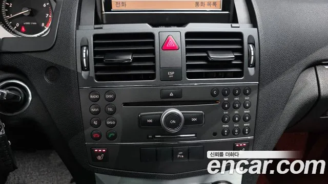 Mercedes-Benz C-Class 2010 — фото 17