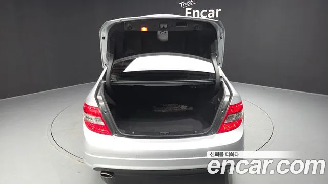 Mercedes-Benz C-Class 2010 — фото 20