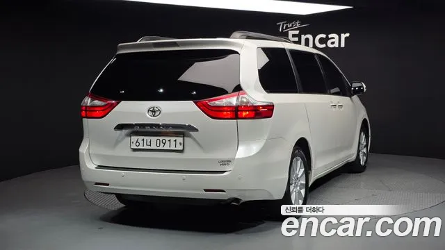 Toyota Sienna 2015 — фото 2