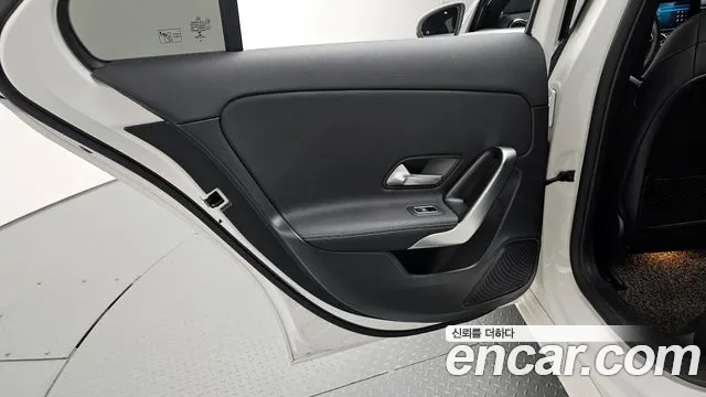 Mercedes-Benz A-Class 2021 — фото 15
