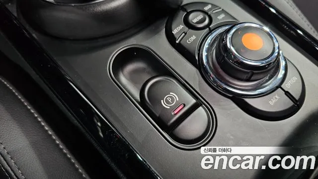 Mini Clubman 2021 — фото 19