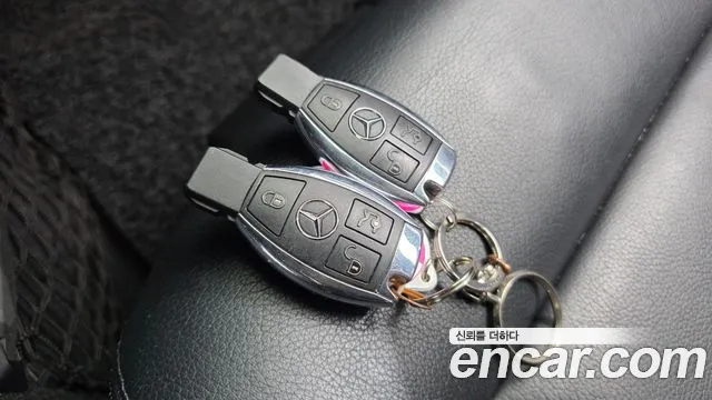 Mercedes-Benz E-Class 2011 — фото 19