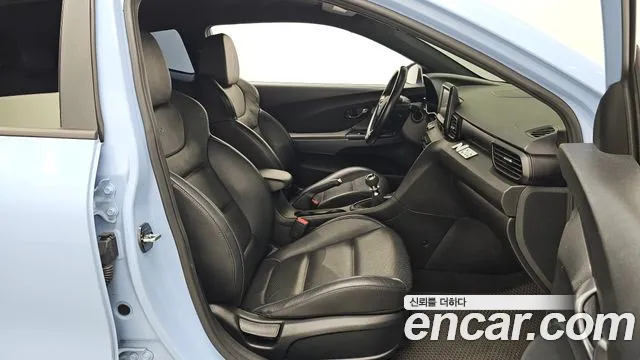 Hyundai Veloster 2019 — фото 16
