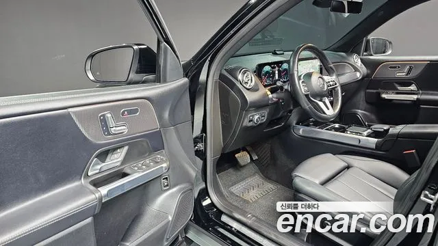 Mercedes-Benz GLB-Class 2021 — фото 17