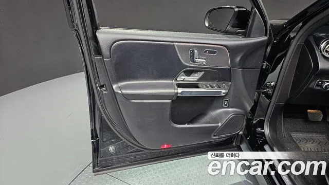 Mercedes-Benz GLB-Class 2021 — фото 14