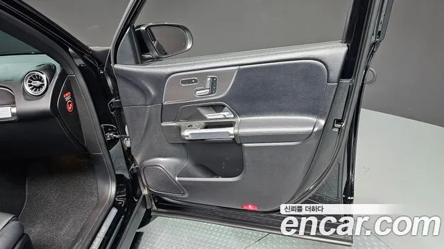 Mercedes-Benz GLB-Class 2021 — фото 15