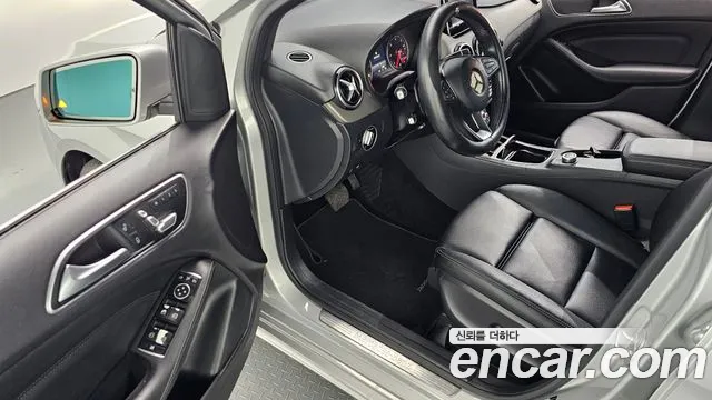 Mercedes-Benz B-Class 2016 — фото 10